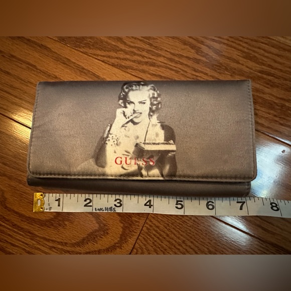Guess Novelty wallet (limited edition) - Picture 4 of 6